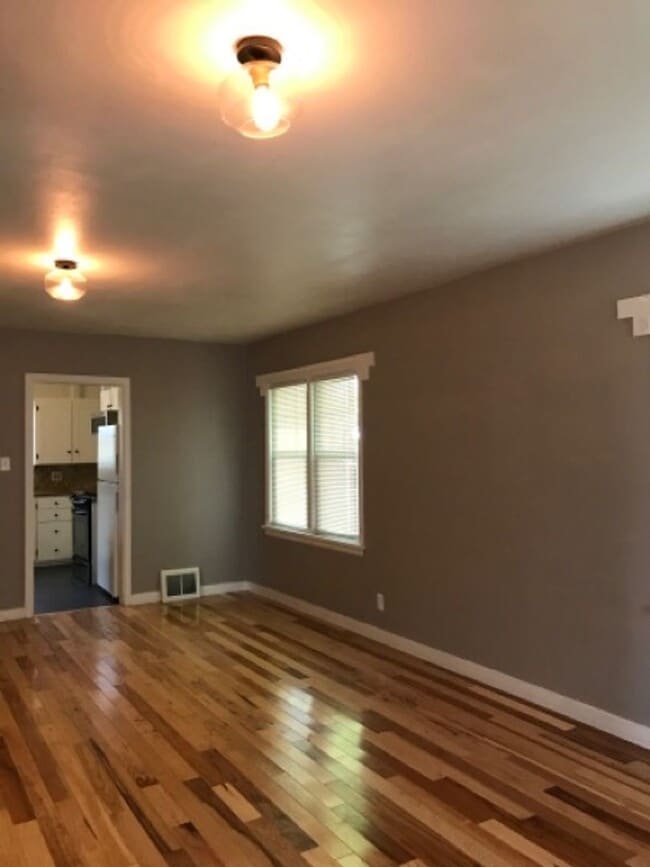 1285 Fls Ave W