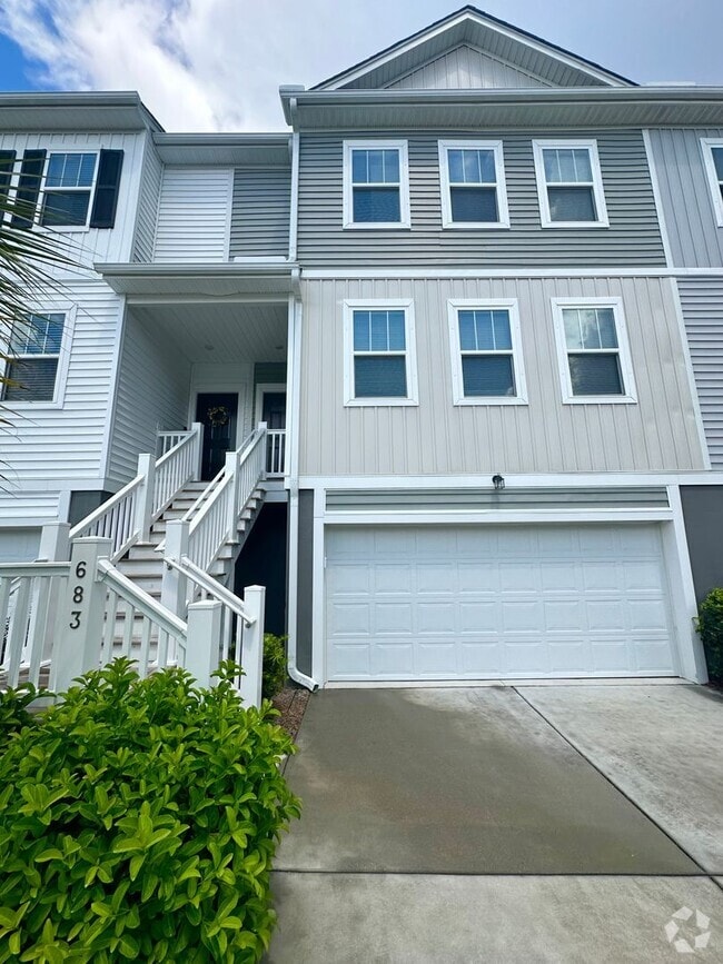 Building Photo - Spacious Townhome on Johns Island in Marsh...