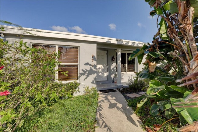 Photo - 970 SW 3rd Ave