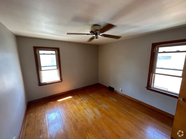 Building Photo - 5309 W Greenfield Ave Rental