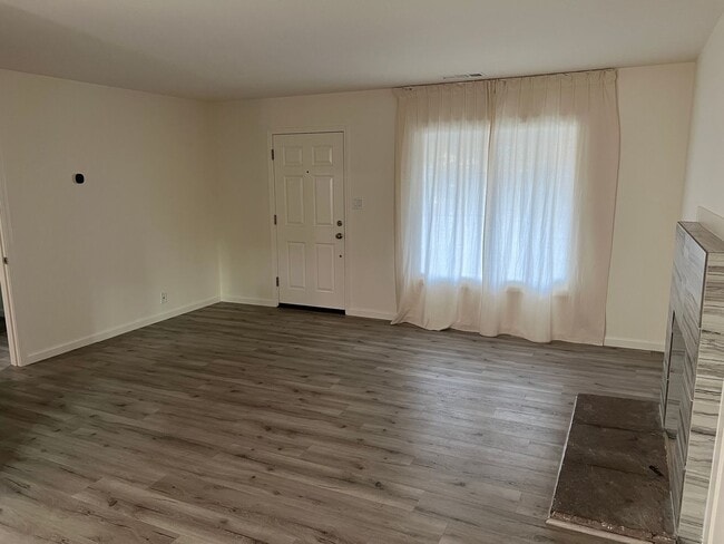 Photo - STUNNING 2bd/1ba WITH PRIVATE BACK YARD, AIR CONDITIONING, LVP FLOORS, MODERN KITCHEN, AND MORE!!!!