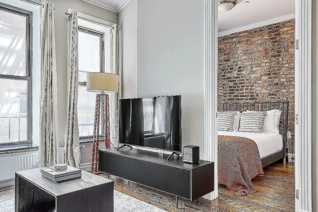 Photo - 227 E 82nd St