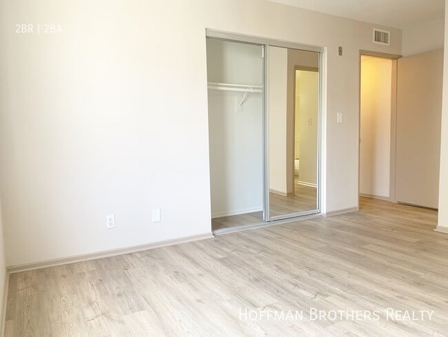 Photo - 3132 Bagley Ave Unidad 206