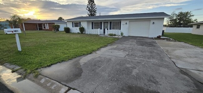 Photo - 1740 Elinor Pl