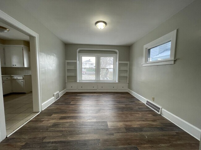 Photo - 5233 Anthony St