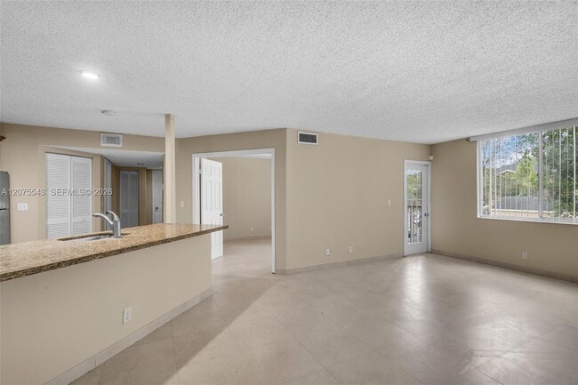 4015 W McNab Rd Unidad D210