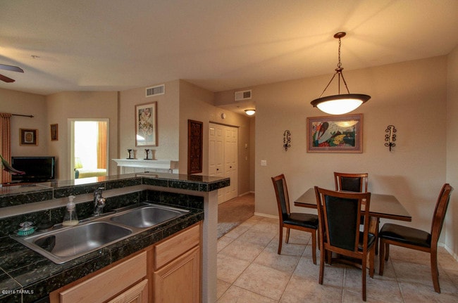 1500 E Pusch Wilderness Dr Unit 17203