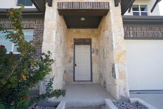 Photo - 445 Arrowhead Vine St