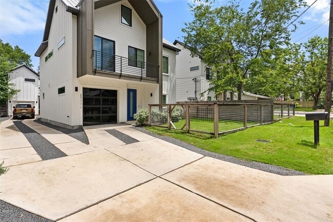 2711 Stacy Ln