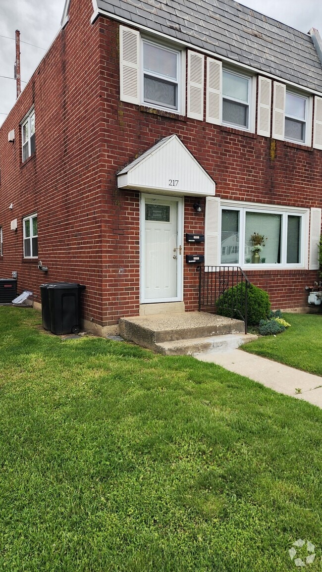 Building Photo - 217 E Maryland Ave Unit Apt B