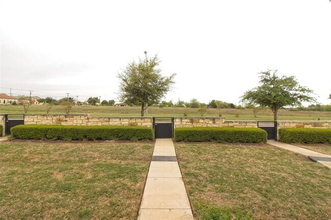 Photo - 315 N Heatherwilde Blvd