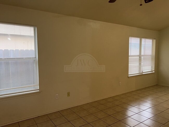 Photo - 1604 Grey Fox Trail