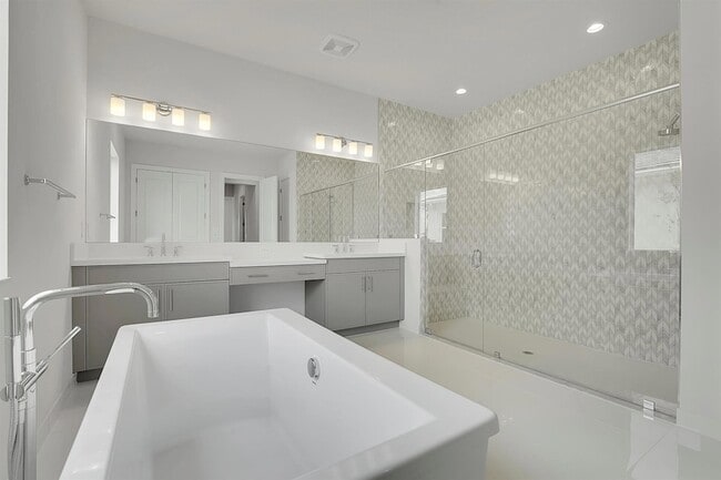 Photo - 9341 Crestview Cir
