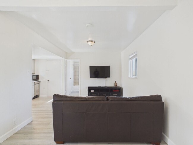Photo - Updated 1BR in Prime Oakland Location | Flexible Furnishing Options