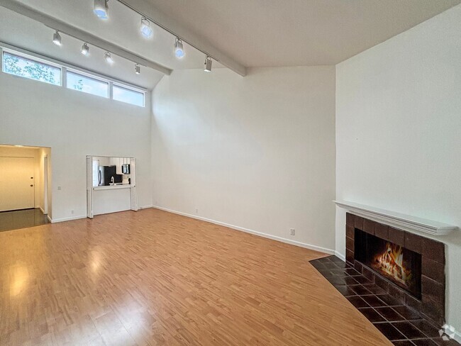 Building Photo - Charming & Spacious 2B/2BA Condo in La Jol... Unit D
