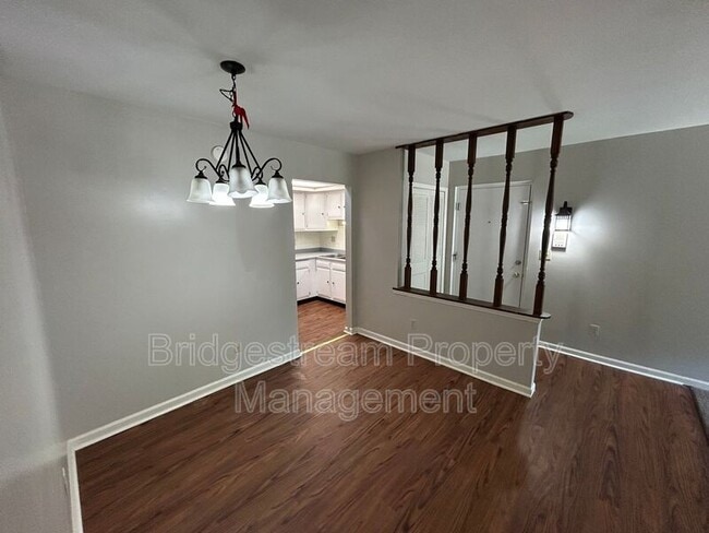 Building Photo - 481 N Broadway St Rental