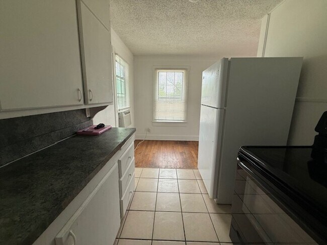 Photo - 618 Santos St