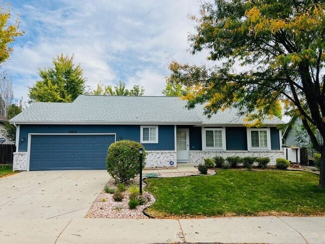 Building Photo - Beautiful 3 bedroom, 2 bath Home with 2 ca...
