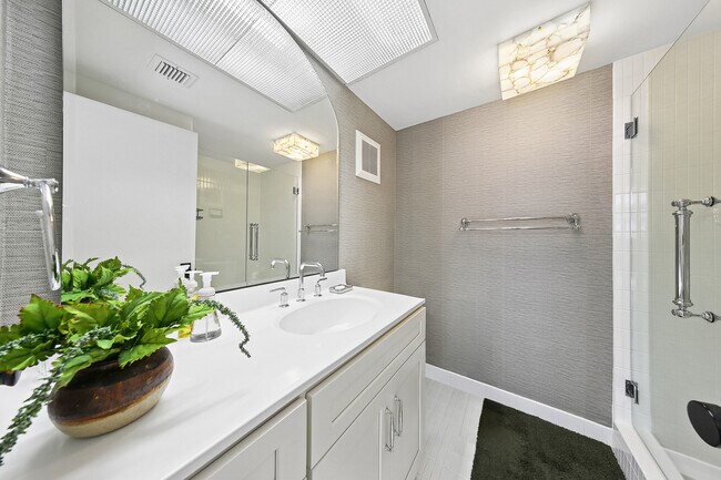 20281 E Country Club Dr Unit 810