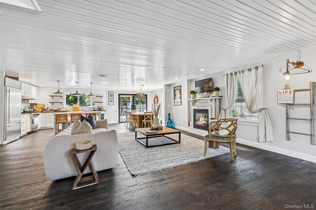212 Lumber Ln