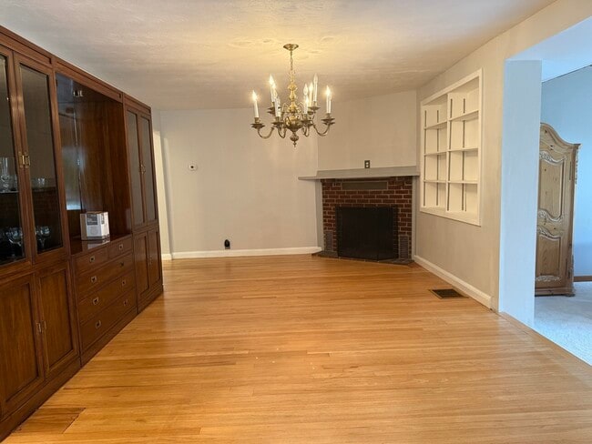 6 Stock Farm Rd