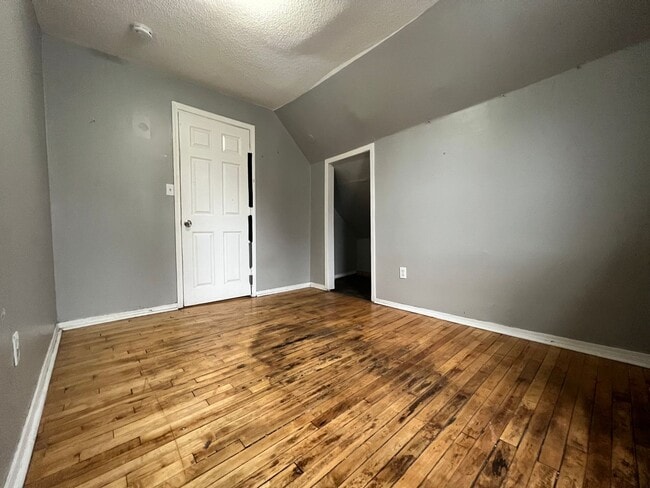 Photo - Cozy 3 Bedroom 1 Bathroom Duplex in Minneapolis!