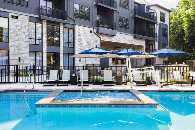 Swimming Pool & Jacuzzi