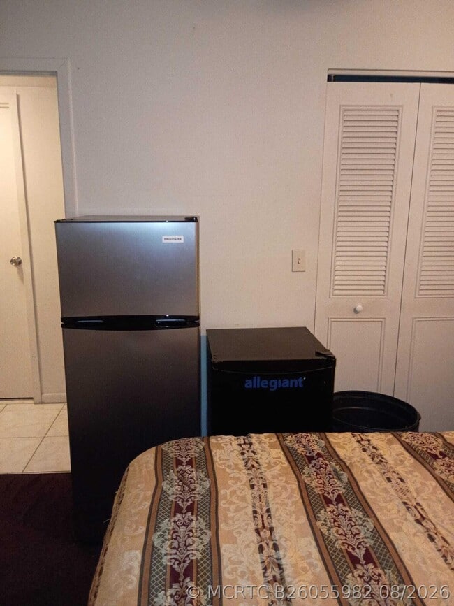 Building Photo - 2871 Somerset Dr Unit 311