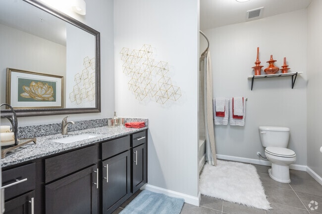 2BR, 2BA - 1,065SF - Bathroom