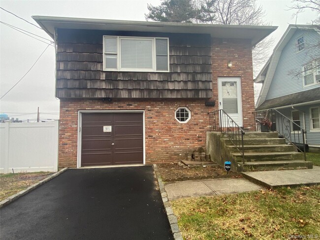 Building Photo - 165 Banbury Rd Rental