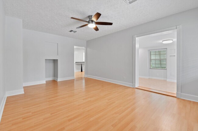 Photo - 214 Seville Rd