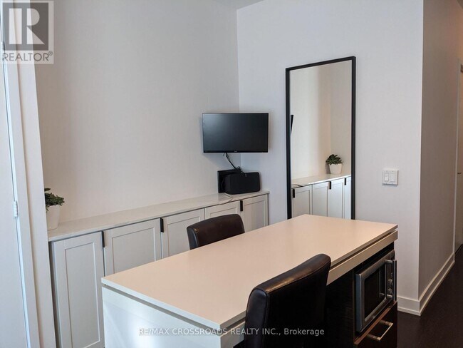 Photo - 1030 King St W Unité 427