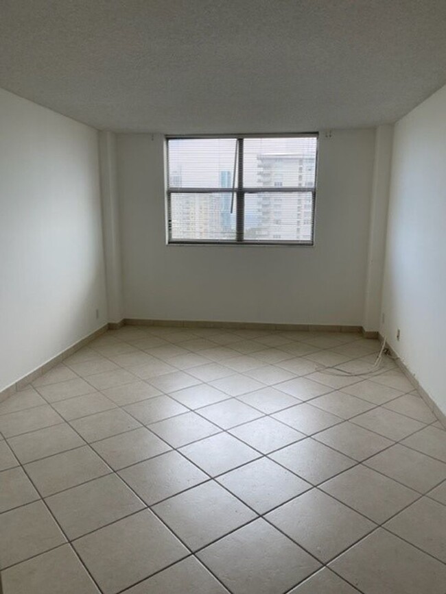 Sunny Isles Condo $2200 - Sunny Isles Condo $2200