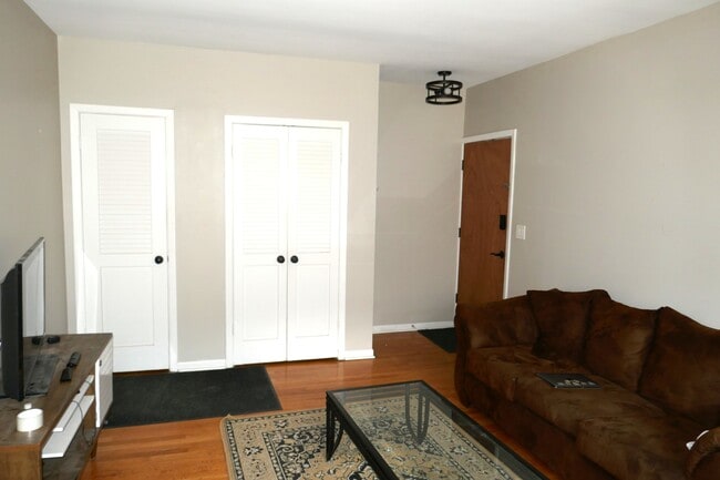 Photo - 828 N Austin Blvd