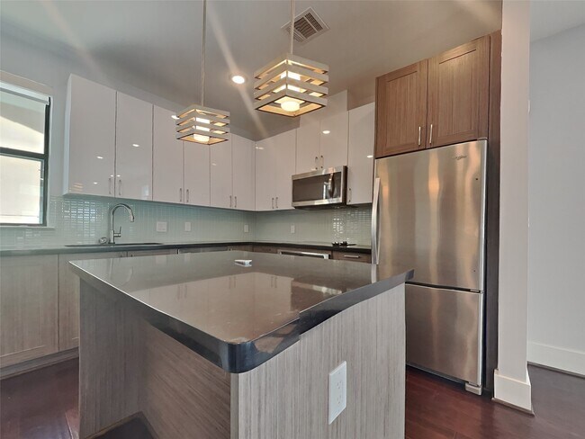 Photo - 2401 Crawford St Unit A214