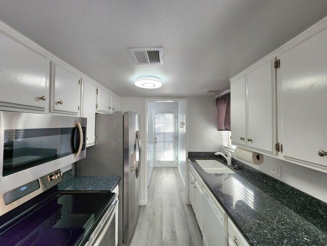 Photo - Gorgeous 2 bedroom 2 bath in TAPATIO COVE