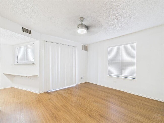 Photo - 2500 Burleson Rd Unidad 201