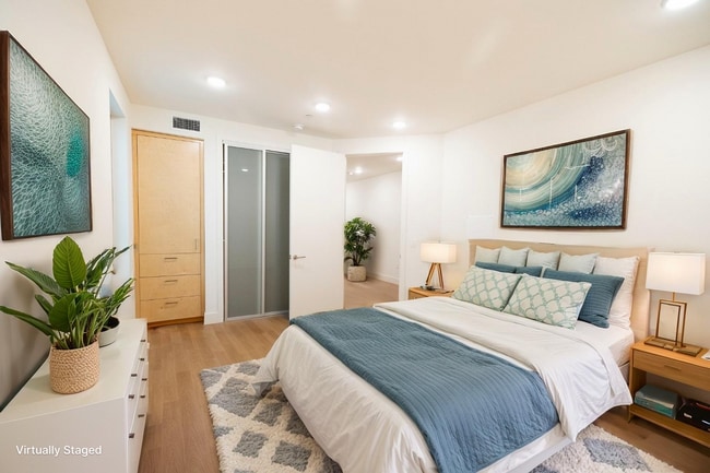 Photo - 2000 N Beachwood Dr