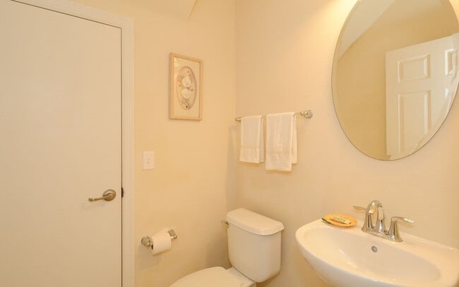 Photo - Lakeside Village Townhouse 2 Bedroom  2.5 Bath Available for Short-Term Rental