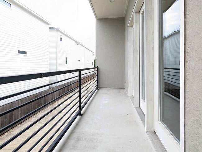 Photo - 1140 W 24th St Unidad E