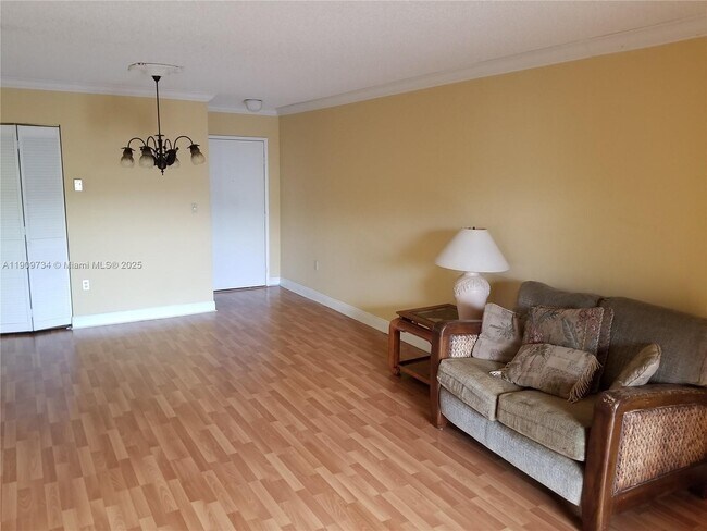 Photo - 9735 Fontainebleau Blvd Unidad G211