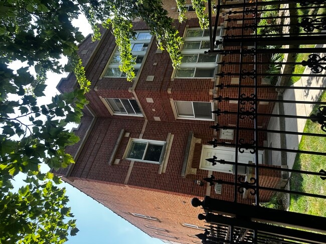 Building Photo - 4825 N Karlov Ave Unit G Rental