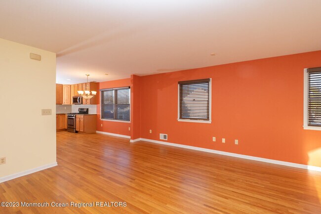 Photo - 83 N Main St Unidad C