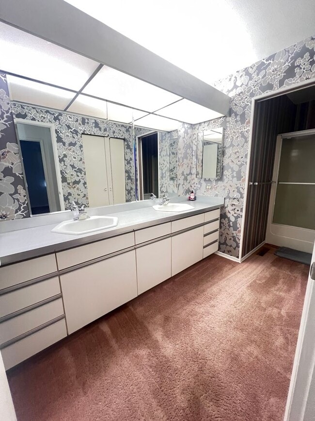 Photo - 1 Bedroom Condo on the Golf Course! Unit 206