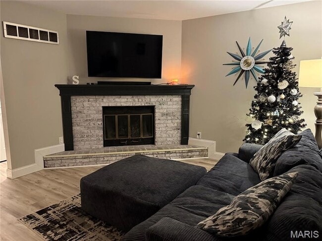 Photo - 341 Della Dr