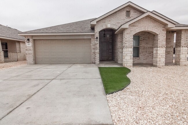 Building Photo - Frenship ISD - 4 bed 2 bath