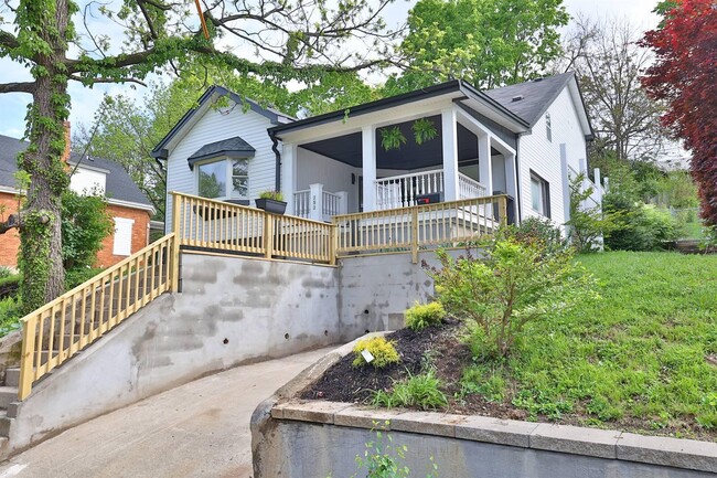 Building Photo - 252 Linden Ave