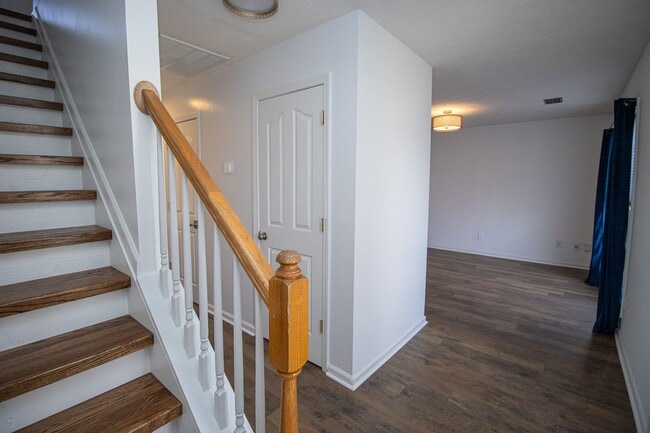 Photo - Beautiful 3BR/2.5BA Home with Fenced Yard, Granite Kitchen & Neighborhood Pool