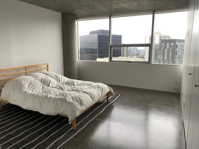 Building Photo - 1500 SW 5th Ave Unit 1805