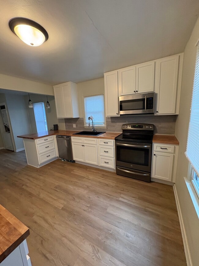 Photo - 1204 Madison St